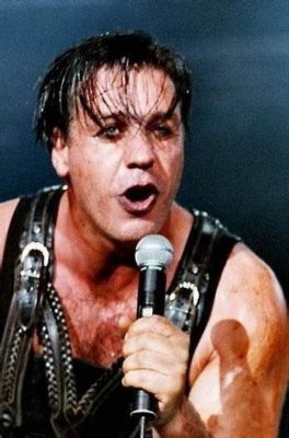 Il Festival del Cinema di Berlino: Un tributo comico-drammatico a Till Lindemann e la sua passione per i marshmallow!