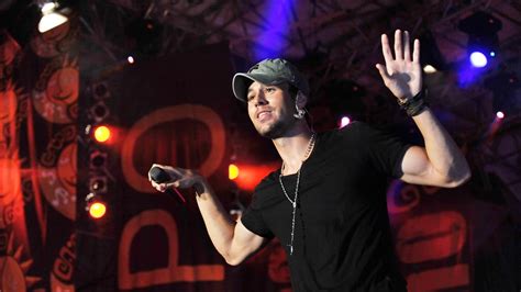 Il Concerto di Enrique Iglesias: Una Serata indimenticabile sotto le Stelle